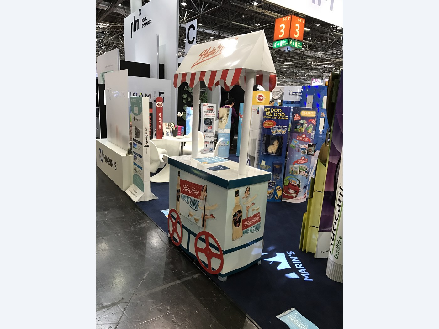 Mobile coffee service cart