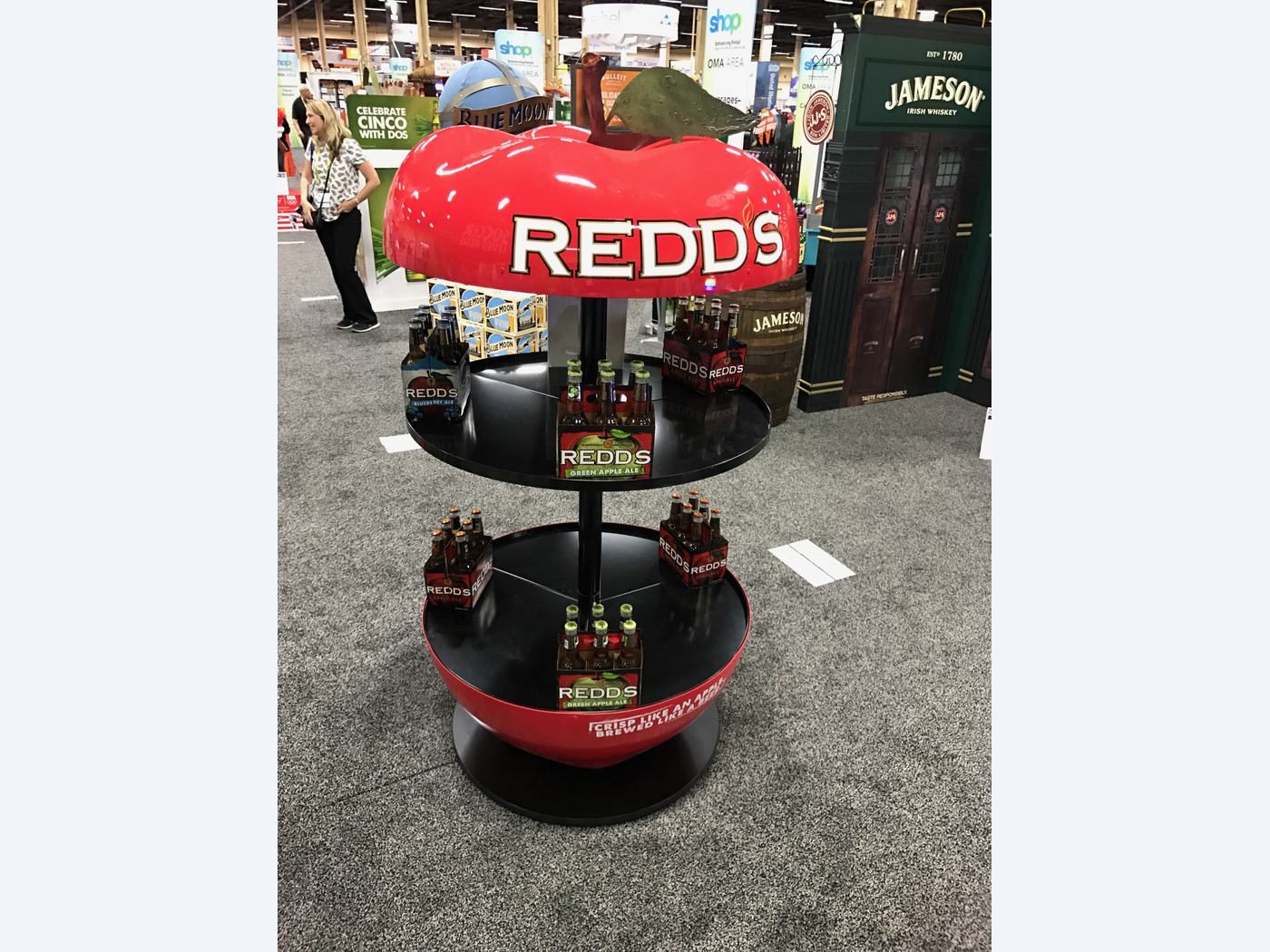 Round two-tier beverage stand